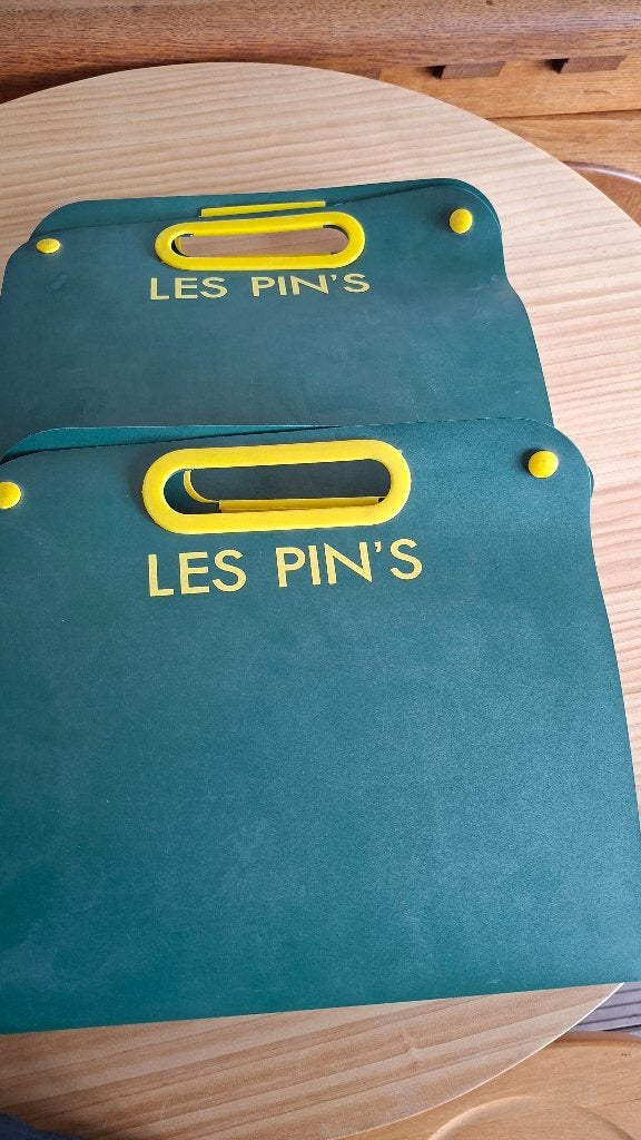 Collection de 263 pin's rétro datant des années 1990., Collections, Enlèvement ou Envoi, Neuf, Autres sujets/thèmes, Insigne ou Pin's