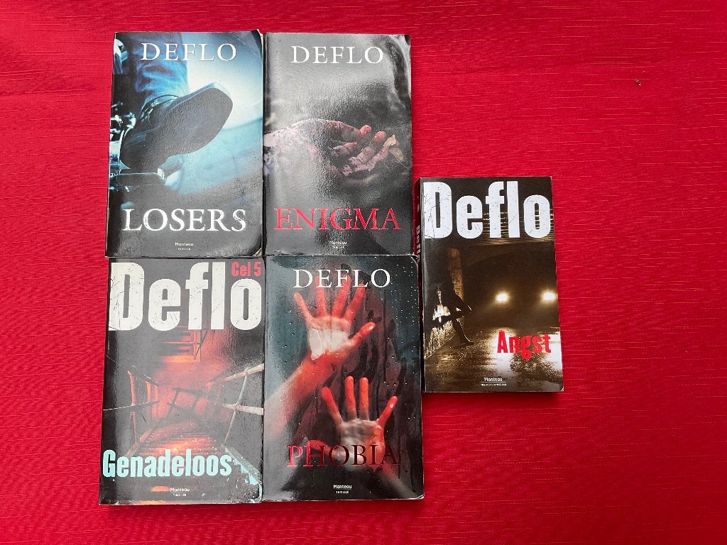 Deflo Genadeloos en meer - bundel, Ophalen of Verzenden, Gelezen