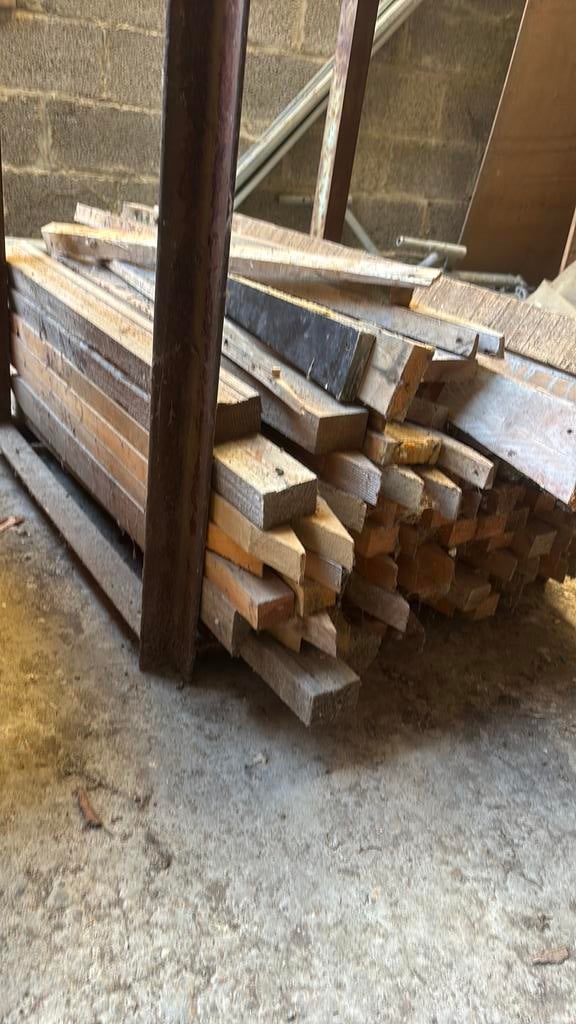 Houten piketten, Ophalen, Zo goed als nieuw, Pallet
