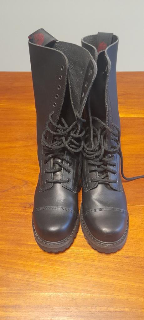 Zwarte hoge boots ,maat 40, zonder rits en met 14 ogen, Ophalen