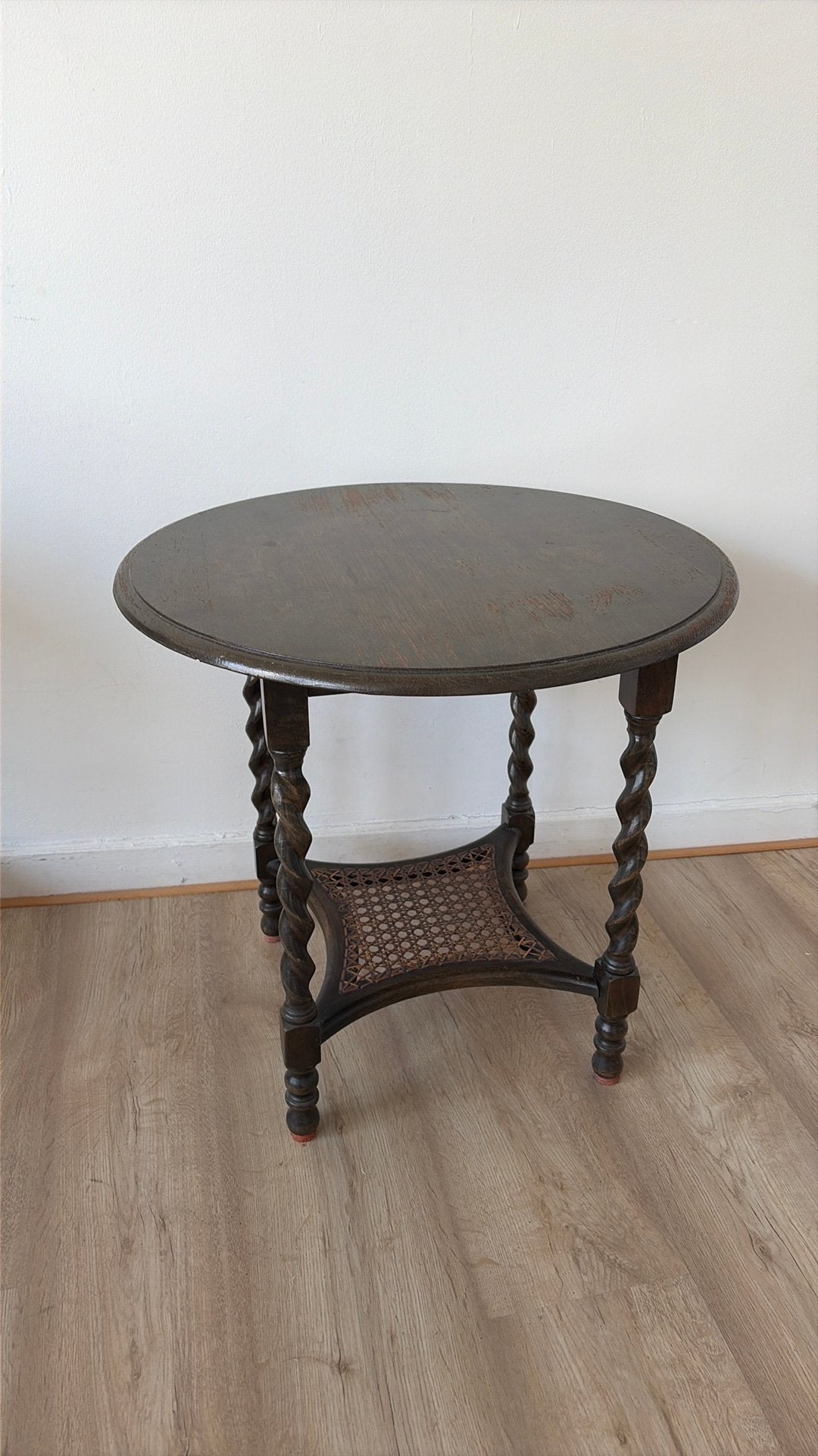 Ronde donkerbruin houten bijzettafel, Huis en Inrichting, Gebruikt, Rond, 55 tot 75 cm, Hout