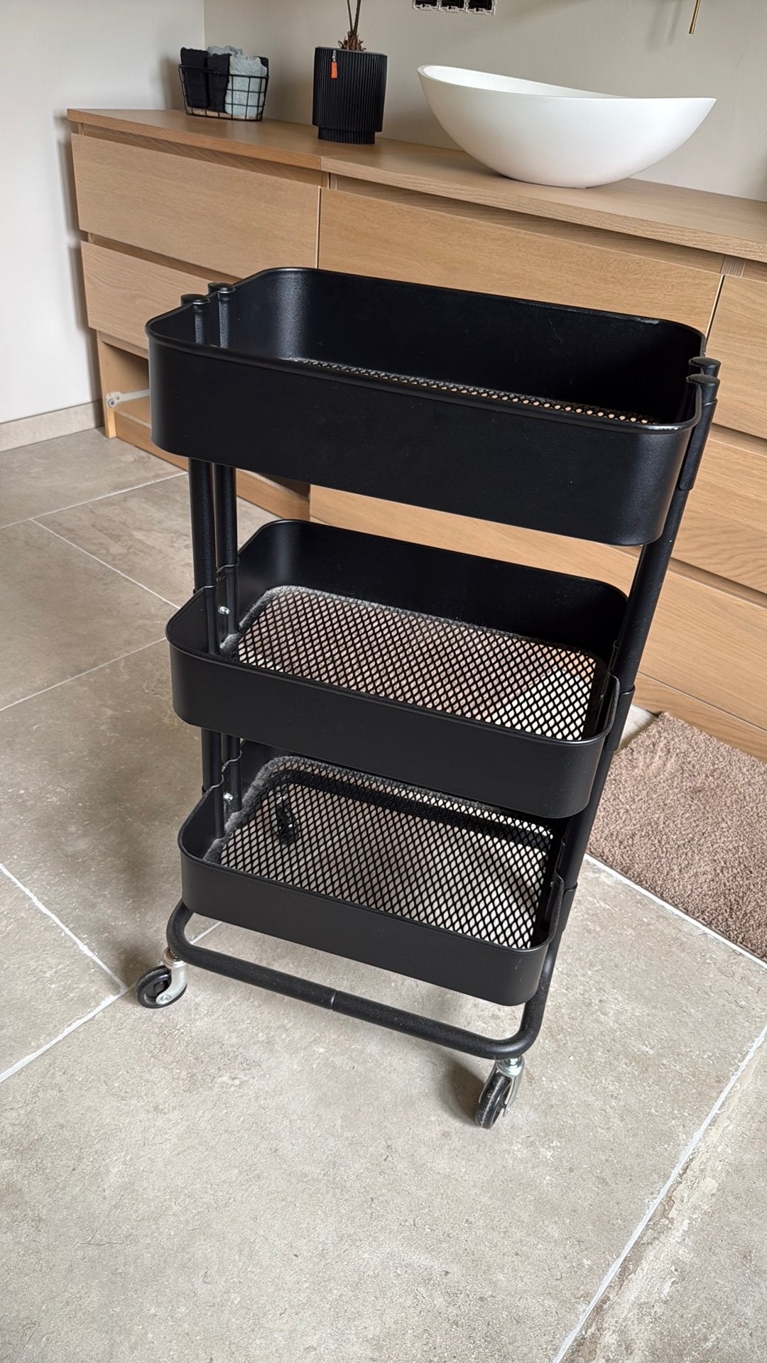 RÅSKOG Roltafel, zwart, 28x38x61 cm, Huis en Inrichting, Woonaccessoires | Krantenbakken en Lectuurbakken, Ophalen, Zo goed als nieuw