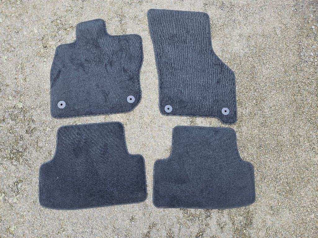 Tapis de sol Audi A3 en velours, Autos : Divers, Tapis de voiture, Enlèvement, Neuf