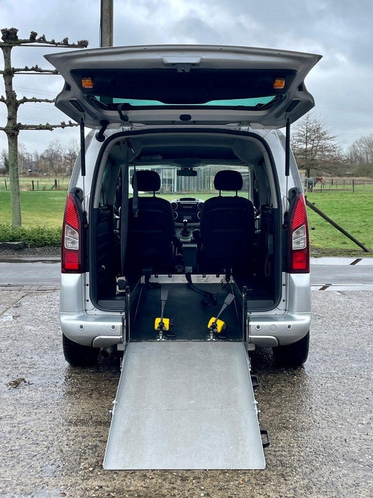 ️♿️️Peugeot Partner 1.6HDI Rolstoel Invalide Handicapé TPMR, Auto's, Euro 5, Monovolume, Bedrijf, Te koop
