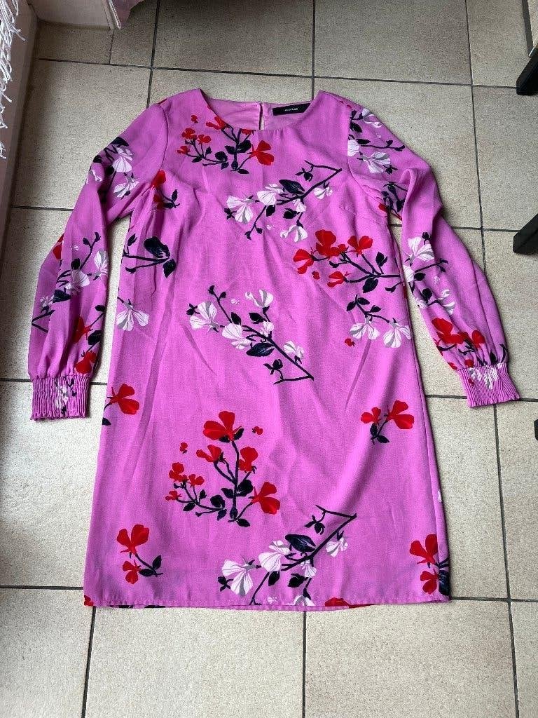 Leuke paarse jurk met bloemen - maat M, Vêtements | Femmes, Enlèvement ou Envoi, Comme neuf, Taille 38/40 (M)