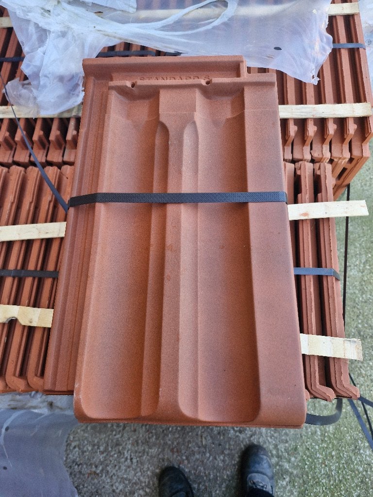 nieuwe dakpannen, Doe-het-zelf en Bouw, Dakpannen en Dakbedekking, Nieuw, Dakpannen, Steen of Klei, Rood, 10 tot 15 m², Ophalen