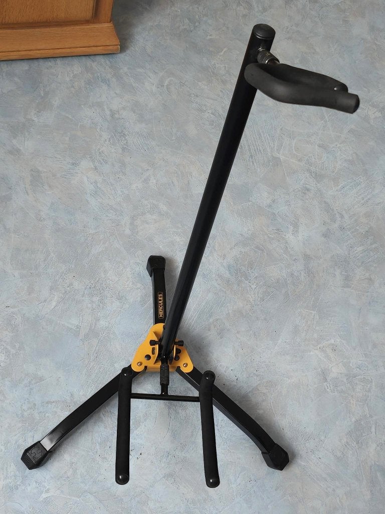 Support pour guitare et basse HERCULES, Musique & Instruments, Enlèvement, Comme neuf, Pied pour instrument, Guitare