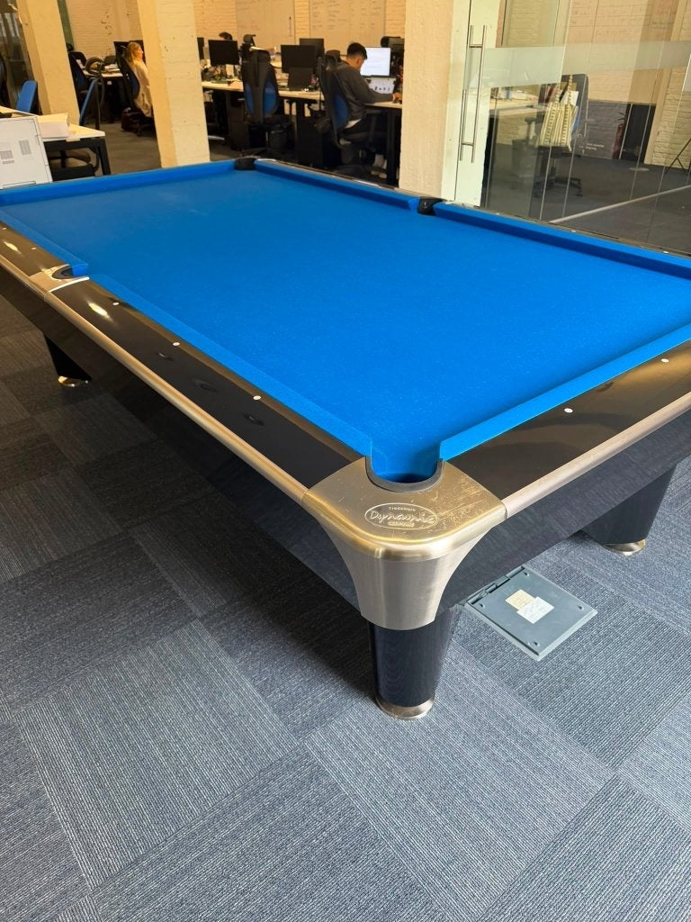 Table de billard Dynamic avec étui, porte-cartes et balles, Sports & Fitness, Enlèvement ou Envoi, Comme neuf, Table de billard