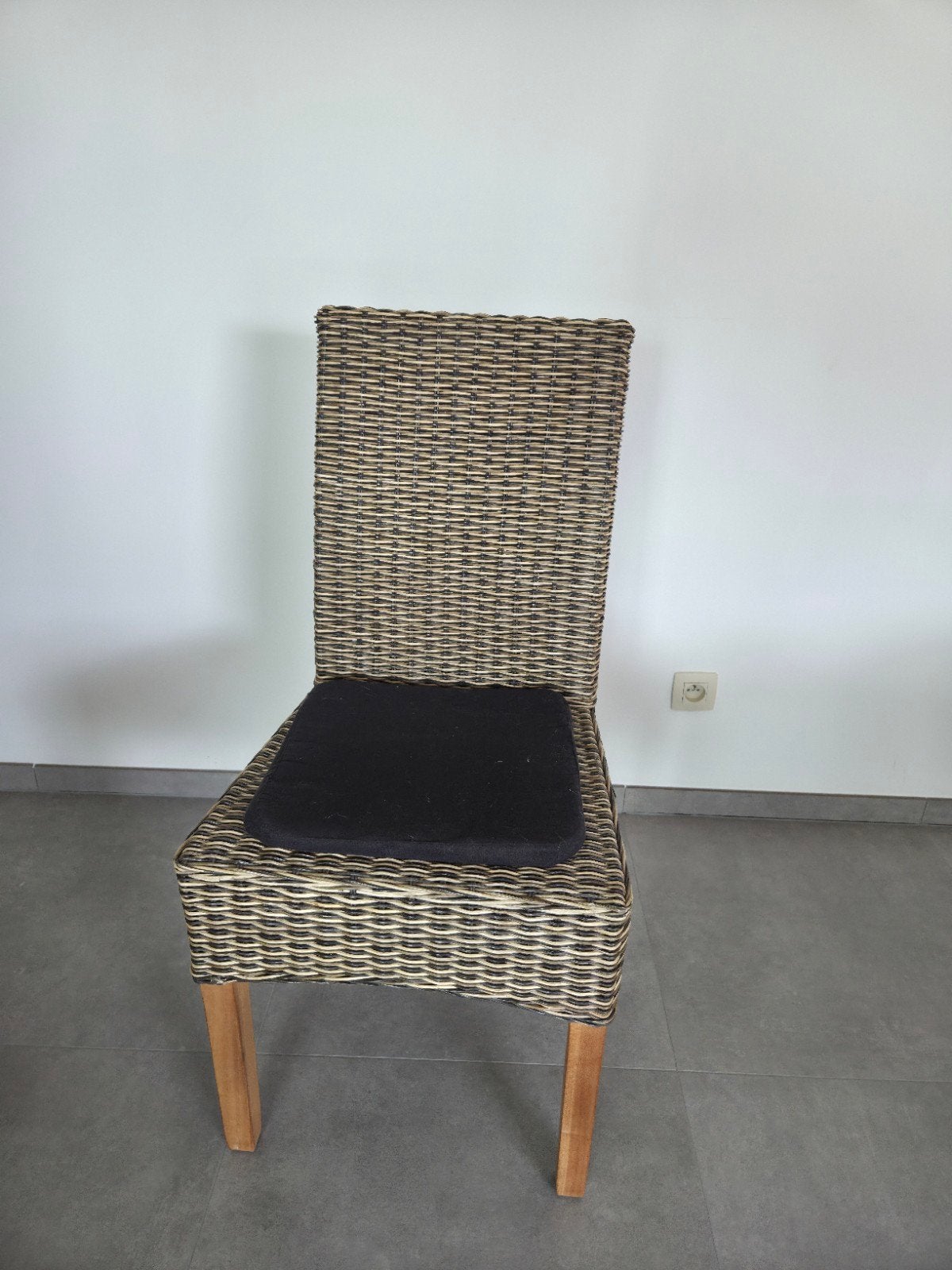 Set van 8 Rotan / Landelijke Eetstoelen + Gratis Kussens, Enlèvement, Comme neuf