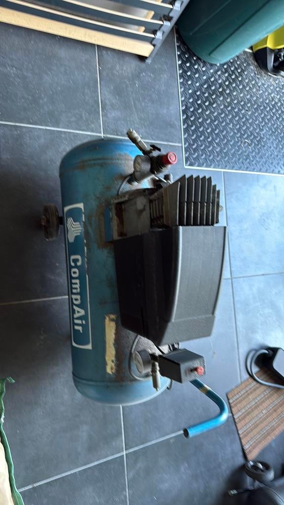 Compressor compair 10 bar, Doe-het-zelf en Bouw, Compressors, Ophalen, 10 bar of meer, 400 tot 800 liter/min, Zo goed als nieuw