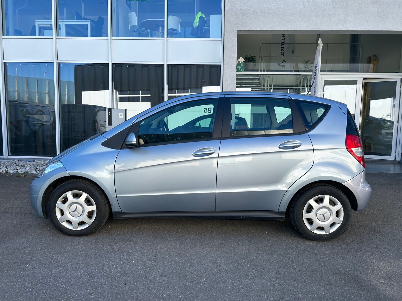 Mercedes A150i / 62000km / Airco / 1ste eigenaar, Auto's, Stof, Zwart, Blauw, Bedrijf