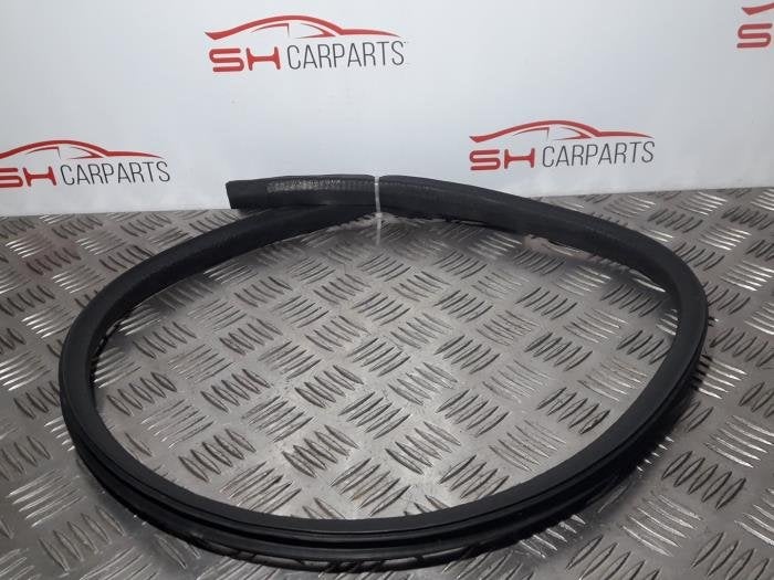 Joint caoutchouc portière 4portes avant droite d'un Suzuki, -, 3 mois de garantie, Utilisé, -