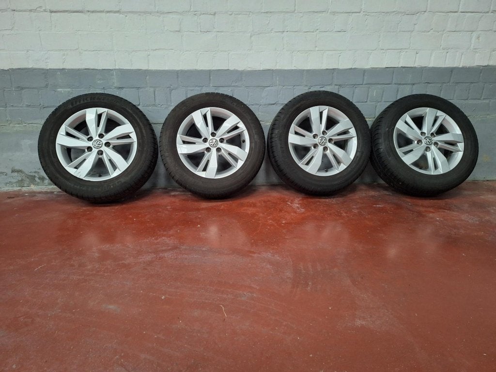 zomerbanden+velgen VWpolo 185*65 R15 88H GOODYEAR  EFFICIENT, Autos : Pièces & Accessoires, Pneus & Jantes, 15 pouces, Véhicule de tourisme