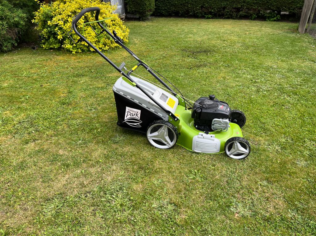 B&S625E Central Park benzine — 51 cm — zelfrijdend, Ophalen, Cirkelmaaier, Gebruikt, Benzine-grasmaaier