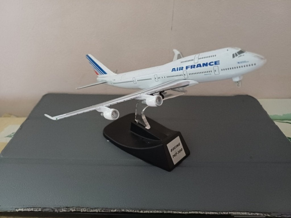 vliegtuig miniatuur in metaal air france en british airways, Ophalen, Gebruikt, Vliegtuig