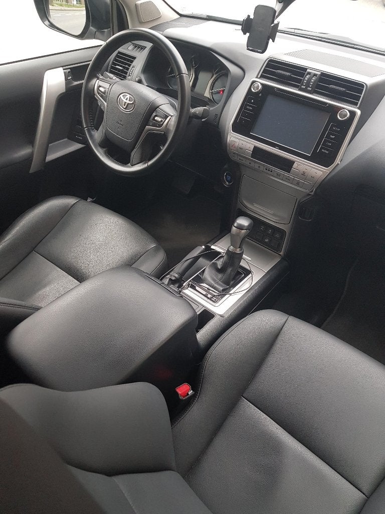TOYOTA LANDCRUISER LAND CRUISER COUNTRY ‘’PLUS+’’ , CUIR, Autos, Cuir, Argent ou Gris, Achat, Euro 6