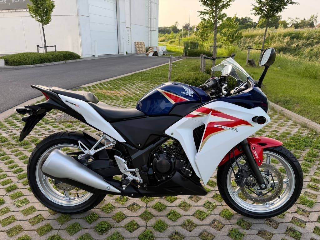 HONDA CBR 250 * GARANTIE * A2 * 3.000 km * CT ok, Motos, Entreprise, Occasion, Sport, Permis Moto A2 minimum