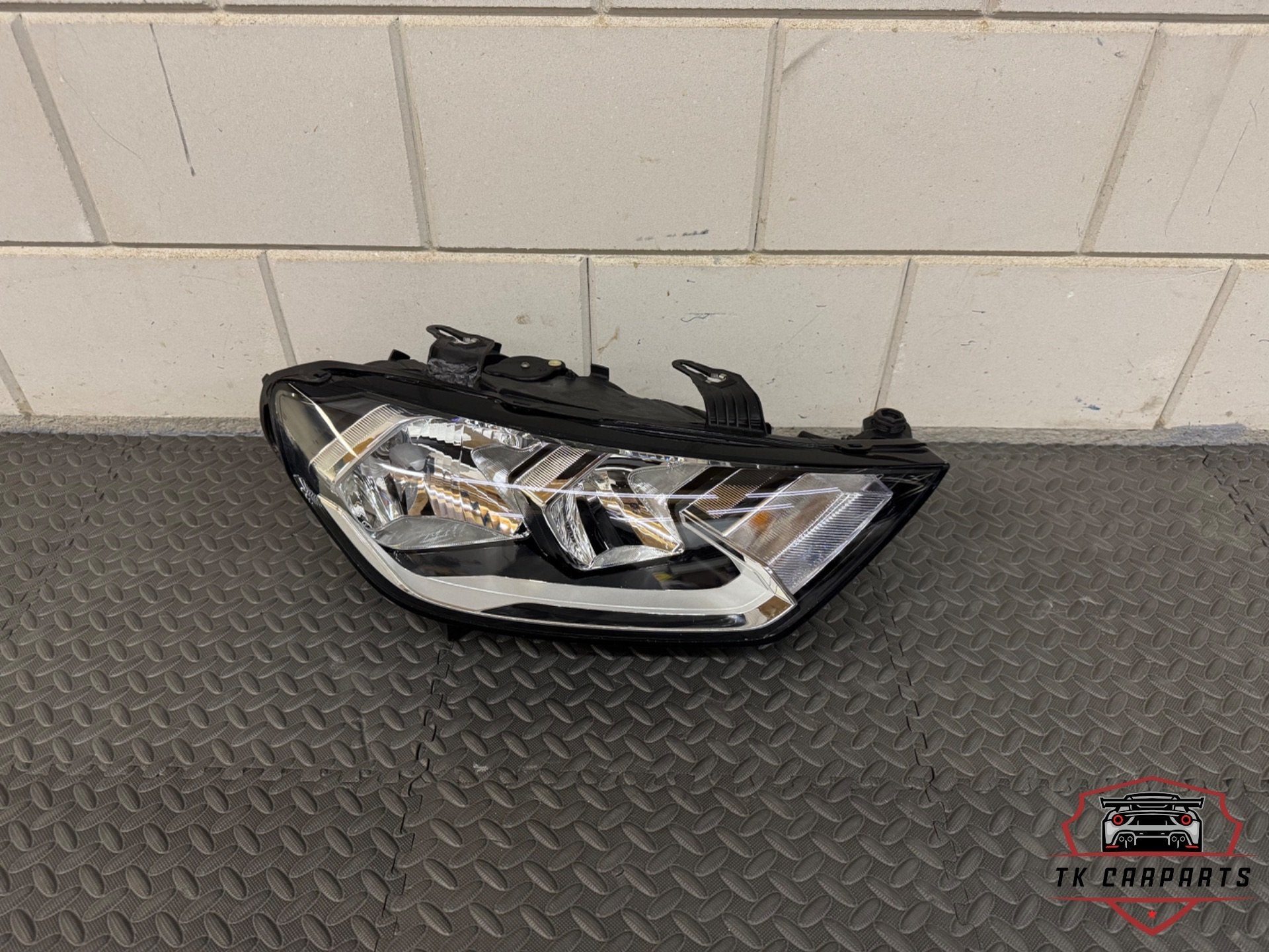 Phare halog ne droit Audi a1 82a 82a941004, Neuf, AUDI AG, Auto-Union-Strasse 1
85045  Ingolstadt, DE, Audi