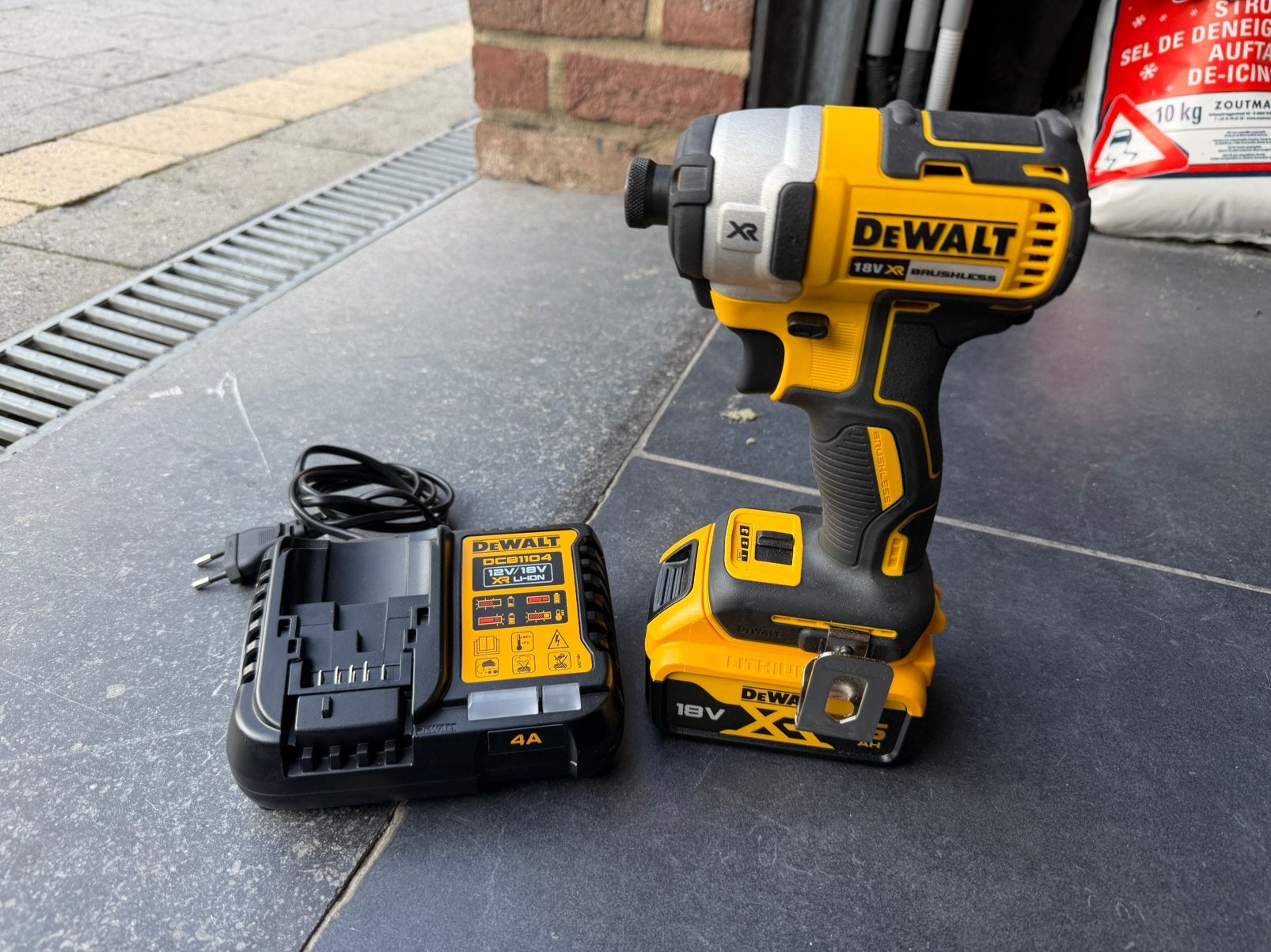 Slag schroevendraaier dewalt met batt 5Ah en lader, Ophalen, Zo goed als nieuw