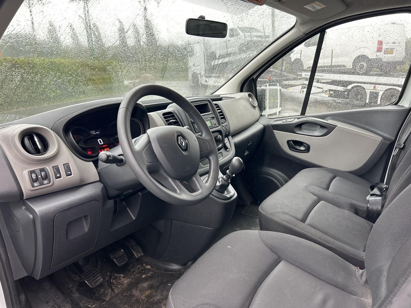 Renault Trafic Passenger 1.6 dCi Authentique Energy | € 7.95, Autos, Achat, Entreprise, Boîte manuelle, Noir