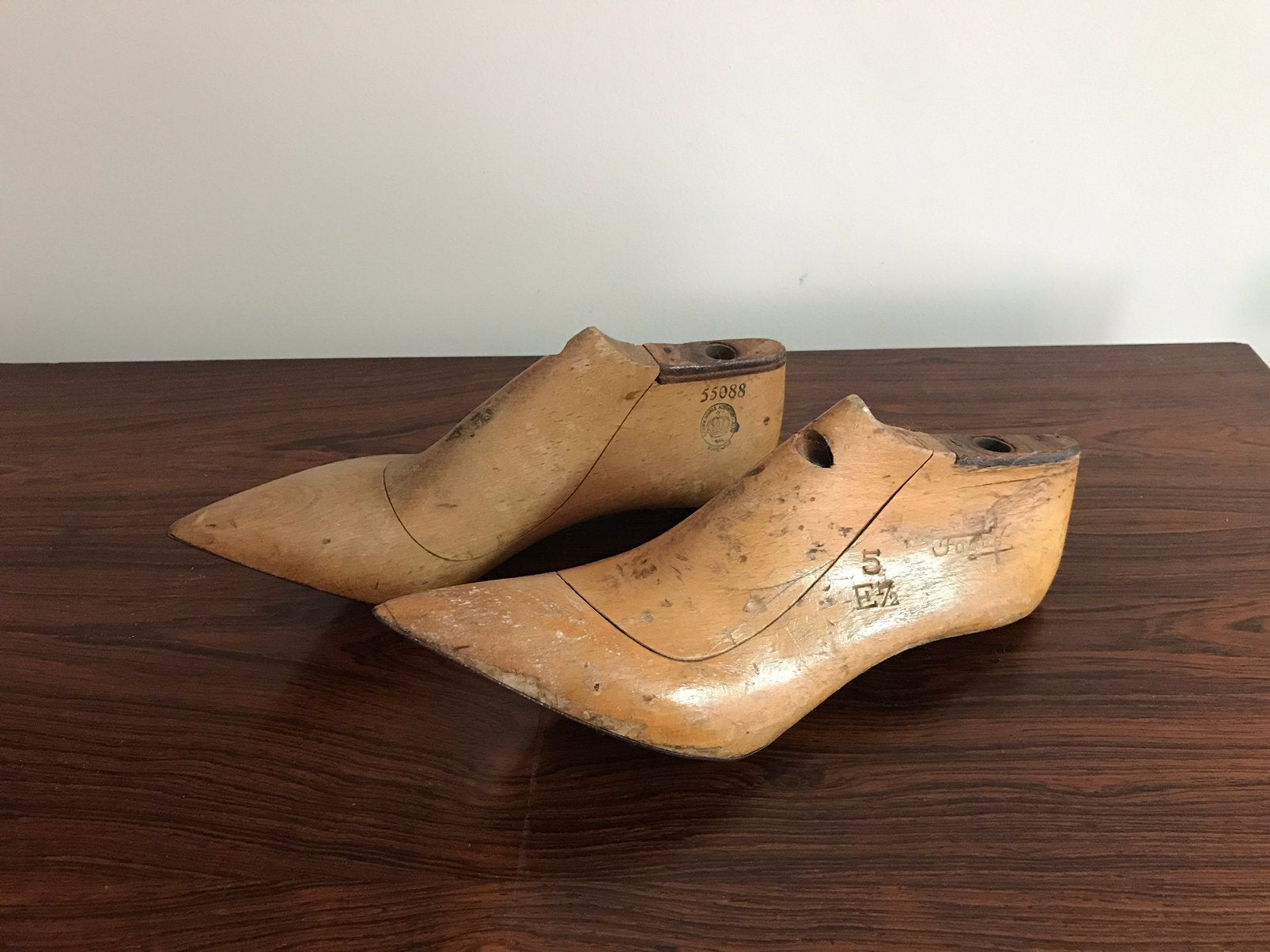 2 oude houten schoenleesten schoenmallen leesten mallen pump, Ophalen of Verzenden