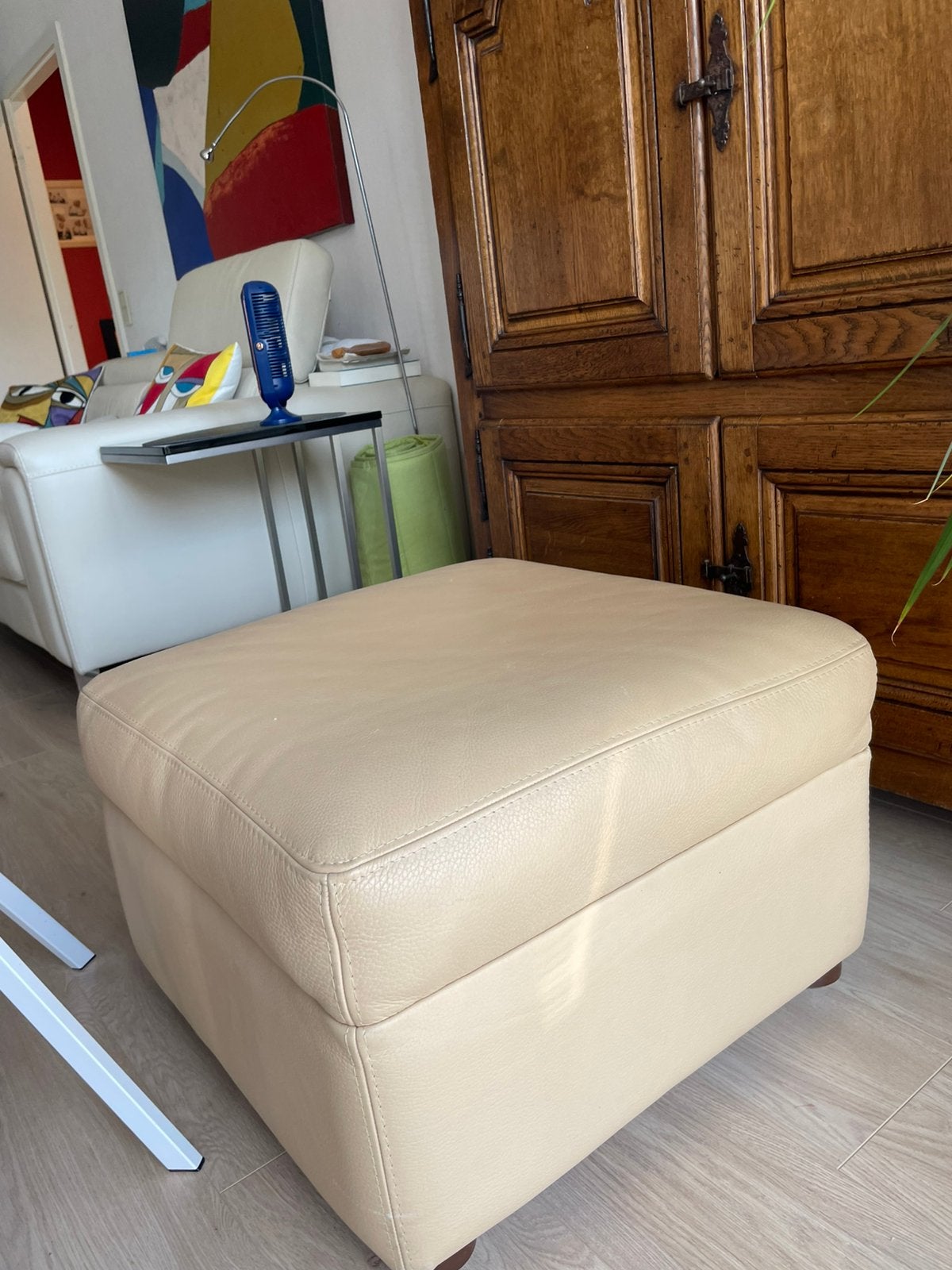 Pouf en cuir veritable 60 x 60 x 40 cm, S'accorde avec tout, Enlèvement ou Envoi, 50 à 75 cm, Cuir