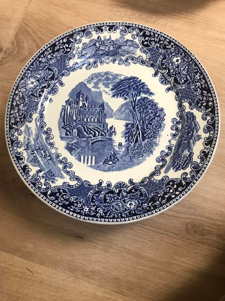 32 borden van P.Regout &Co Maastricht / Castillo, Antiek en Kunst, Ophalen