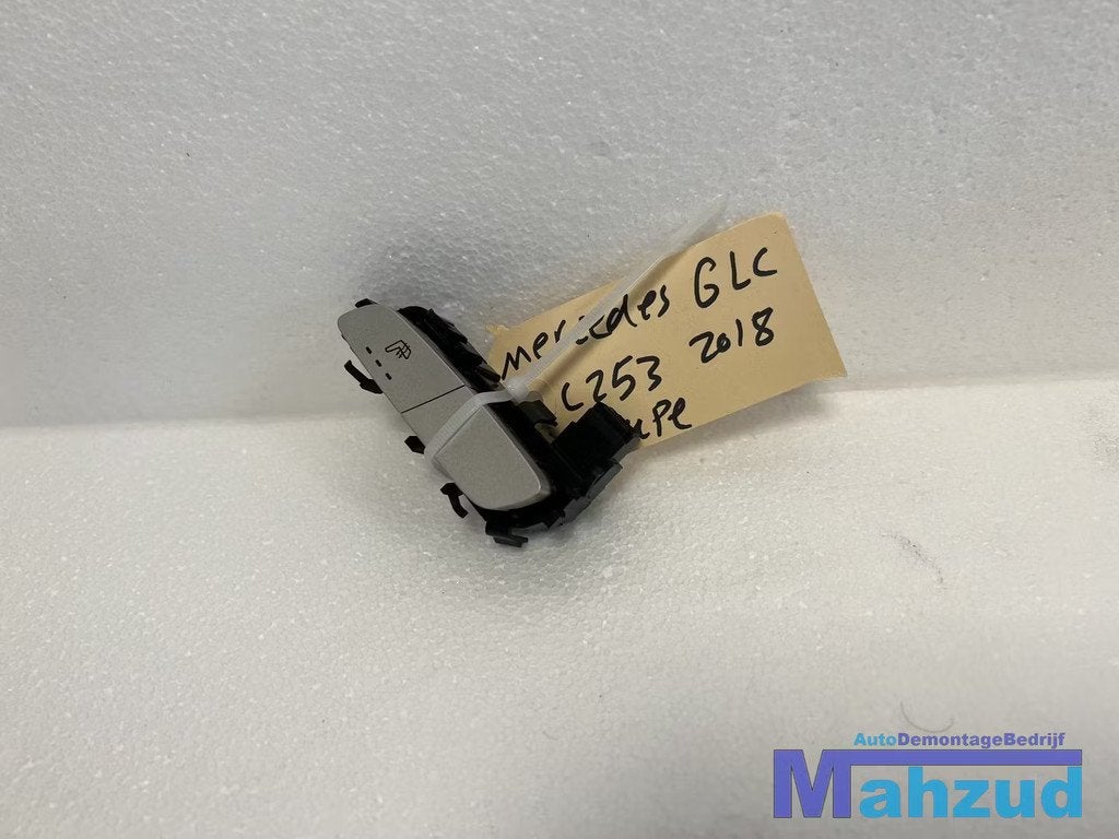 MERCEDES GLC C E KLASSE Stoelverwarming schakelaar A21390573, Gebruikt, Mercedes-Benz AG, Mercedes-Benz, Mercedesstrasse 120
70372  Stuttgart, DE