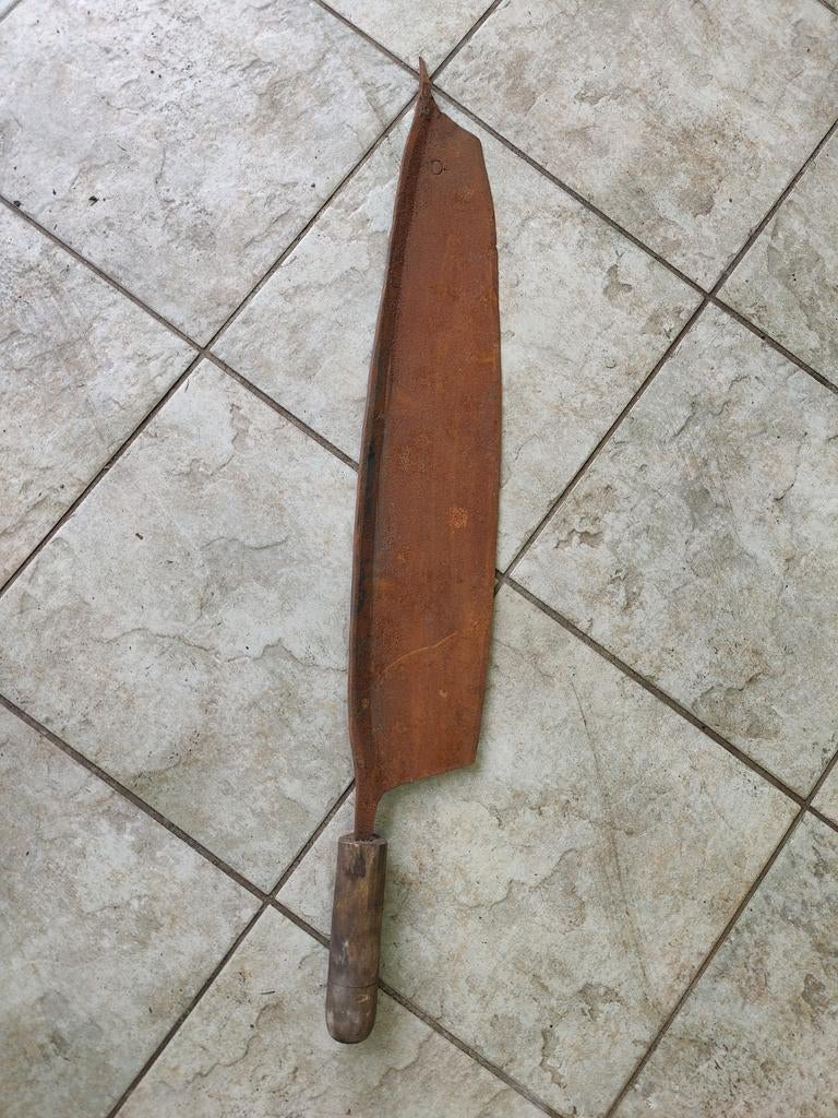 Oud groot kapmes, Ophalen