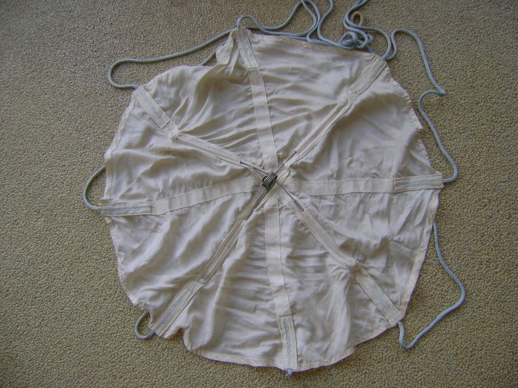 Luftwaffe Hilfschirm fur Fallschirm., Ophalen of Verzenden, Luchtmacht, Overige typen