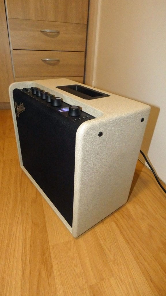 Fender mustang, Muziek en Instrumenten, Versterkers | Bas en Gitaar, Ophalen, Zo goed als nieuw, Minder dan 50 watt