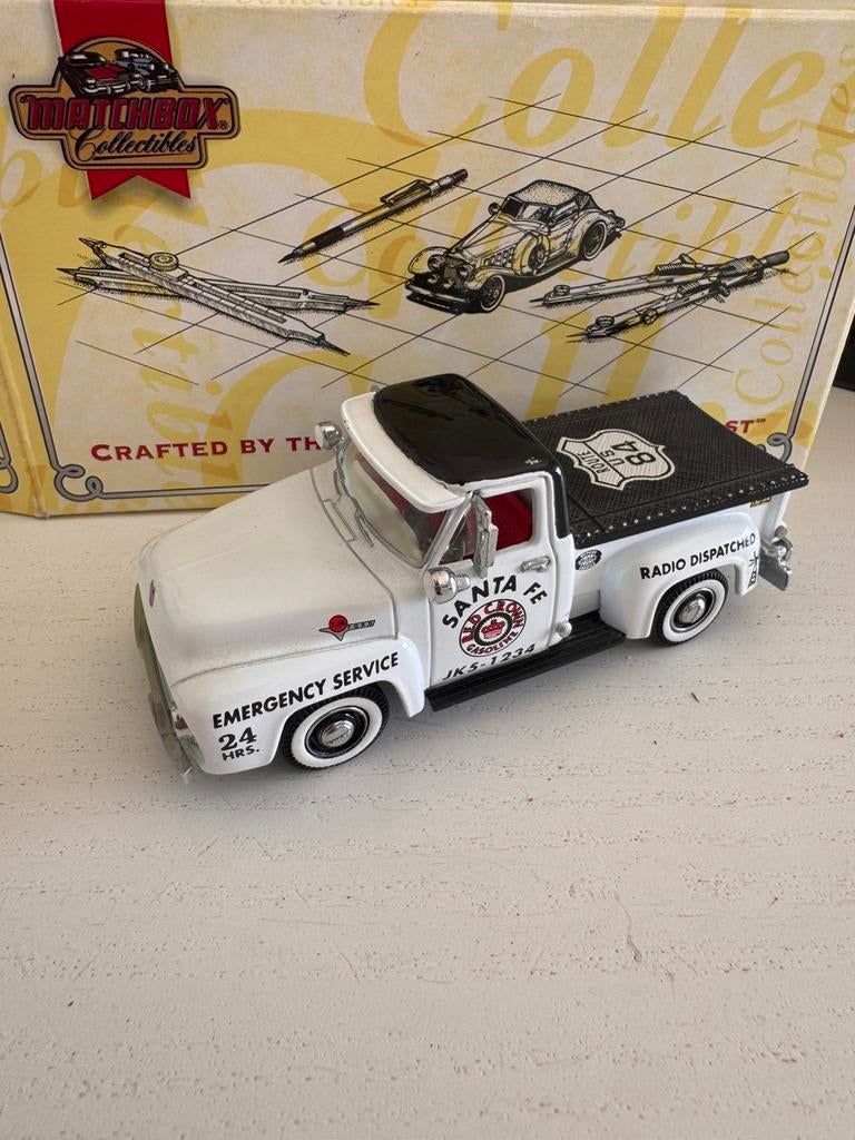 MATCHBOX YRS06/B-M 1955 FORD EMERGENCY SERVICE 1:43, Ophalen, Zo goed als nieuw
