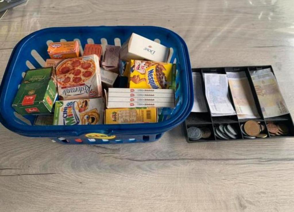 Winkelmandje en kassa met geld, Kinderen en Baby's, Ophalen, Zo goed als nieuw