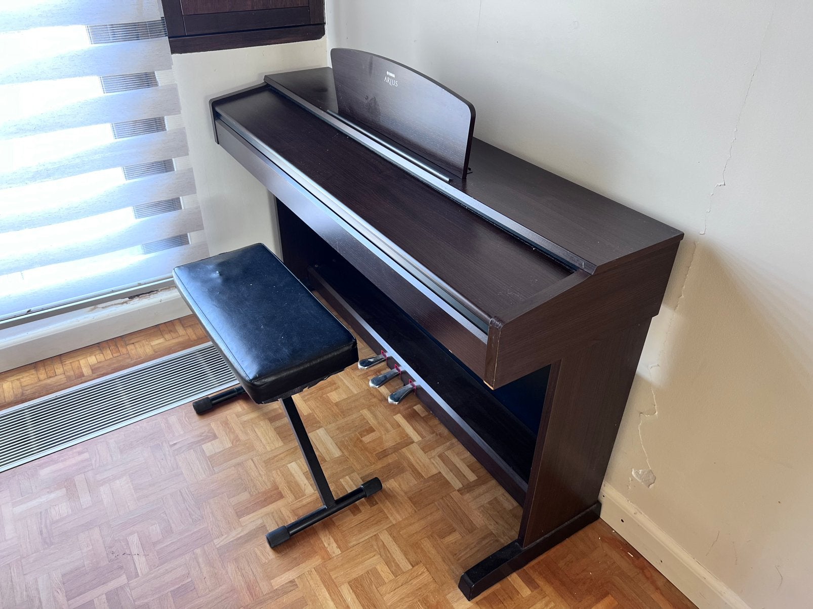 Piano numérique Yamaha Arius – Très bon état + banquette, Ophalen, Zo goed als nieuw, Piano