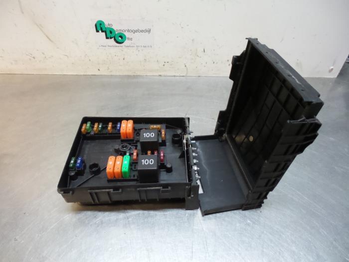 Boîte à fusibles d'un Volkswagen Caddy (Caddy 04-), Volkswagen, -, 3 mois de garantie, Utilisé