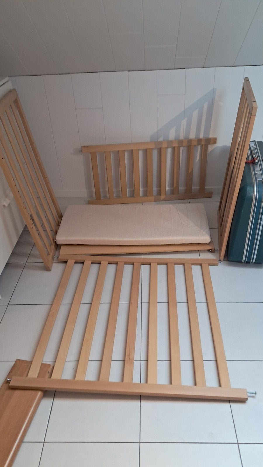 Cododo en bois, Enfants & Bébés, Chambre d'enfant | Lits, Matelas