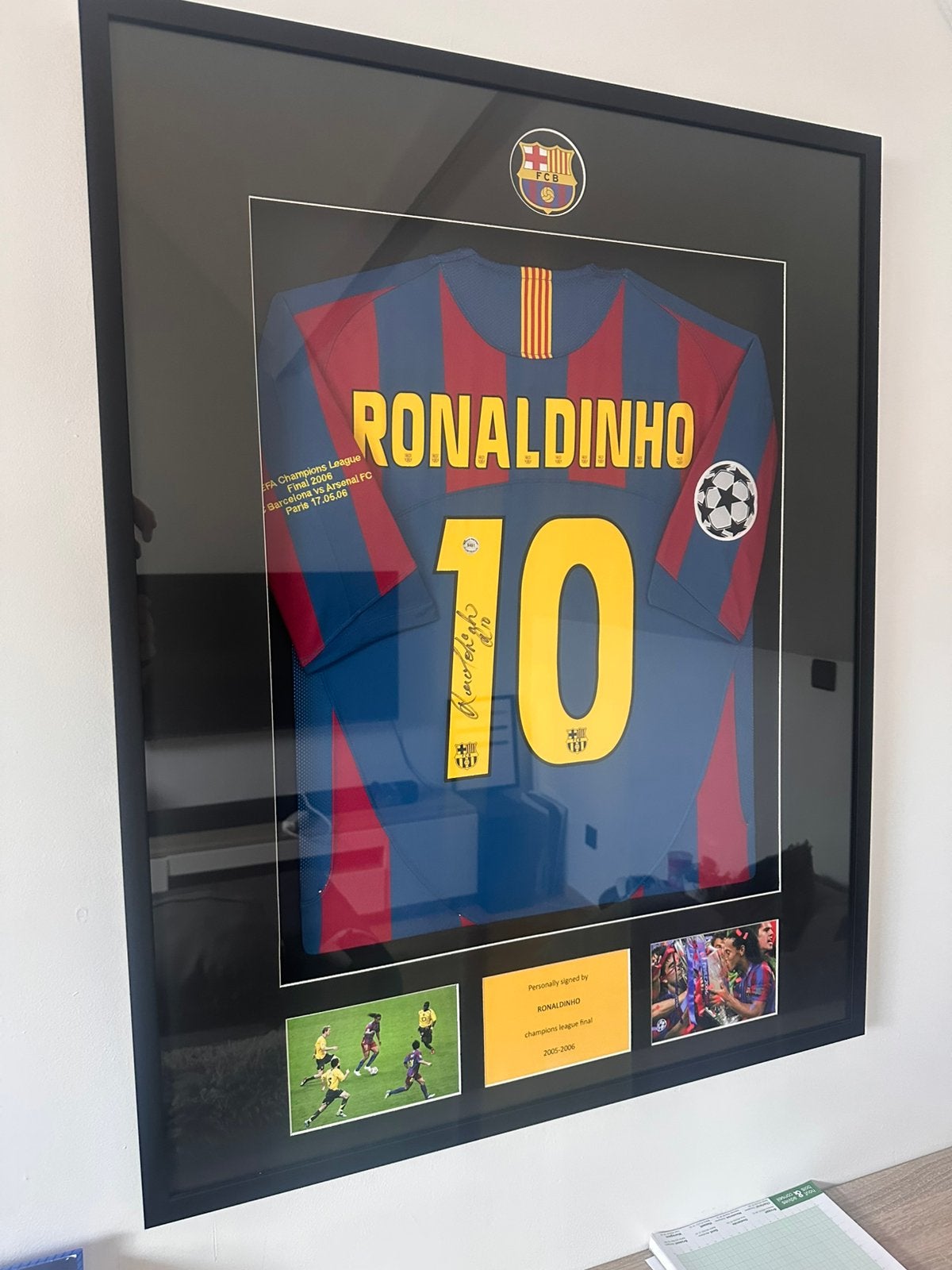 Ronaldinho gesigneerde shirt – ingelijst + certificaat, Verzamelen, Ophalen, Zo goed als nieuw, Shirt