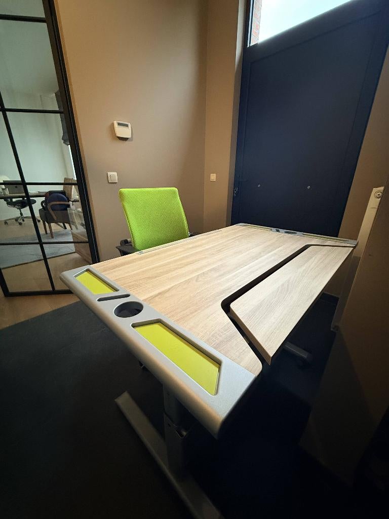 bureau en bureaustoel, Ophalen, Gebruikt, Kinderbureau, Bruin