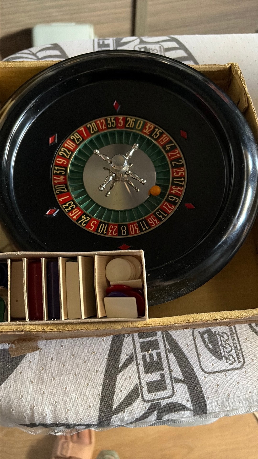 Retro roulette spel in bakeliet, Ophalen