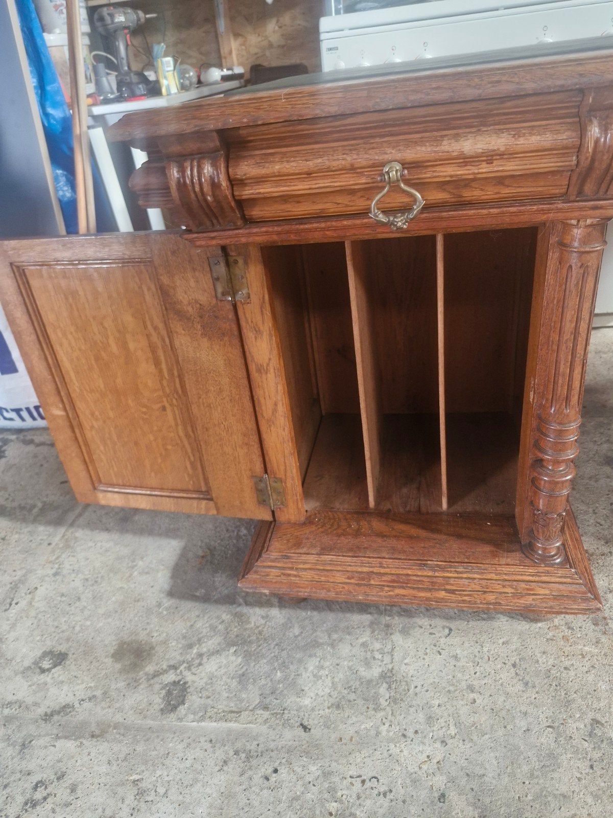 Bureau ancien en chêne de style Renaissance et feutre vert, Enlèvement