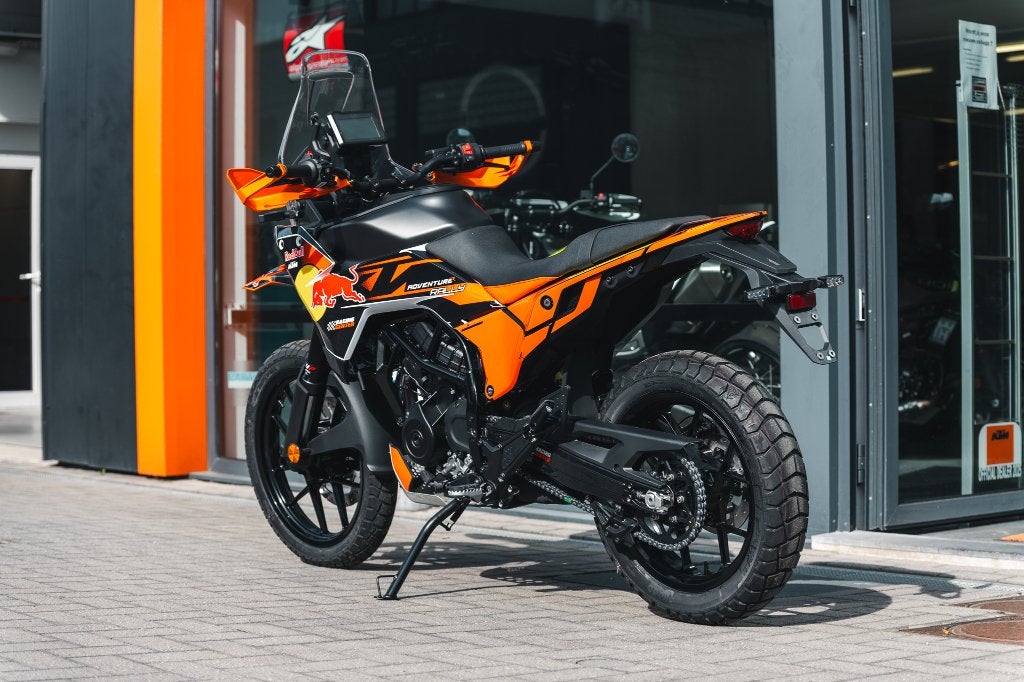 KTM 390 ADVENTURE X WHITE 2025 REDBULL, Motoren, 390 cc, Nieuw, Bedrijf, Minimaal motorrijbewijs A2
