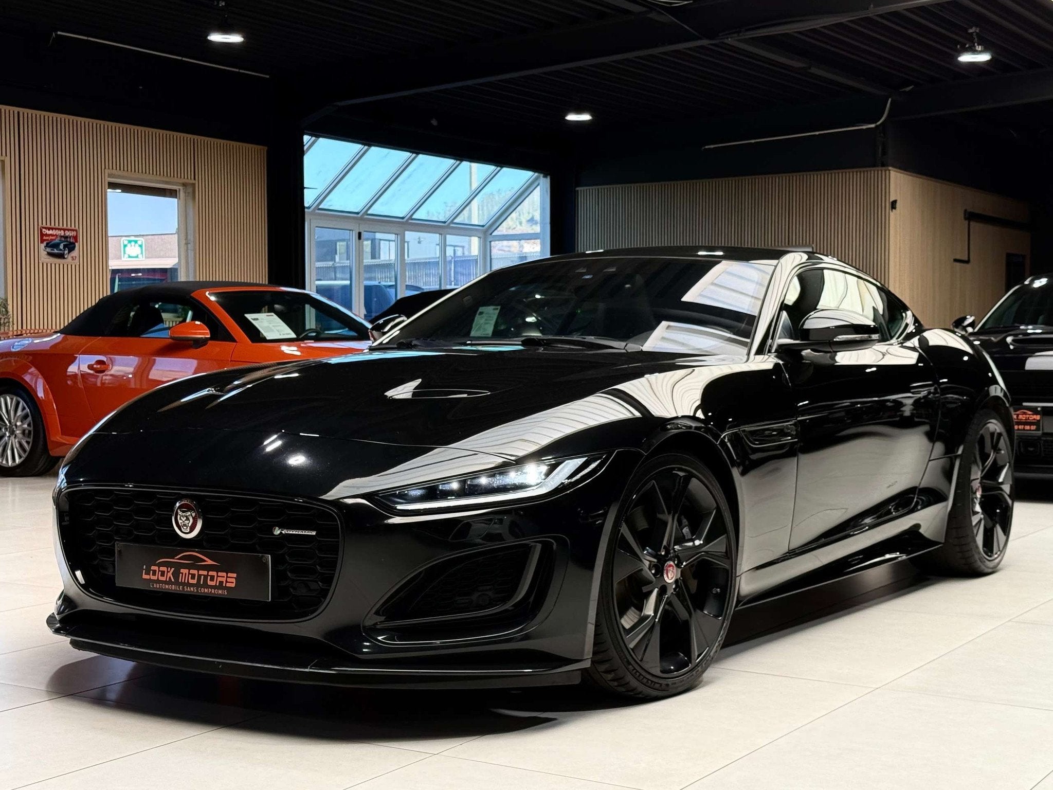 Jaguar F-Type Coupe 2.0 i4 P300 R-Dynamic Black AUTOMATIQUE, Auto's, Automaat, Bedrijf, 2 zetels, Gebruikt