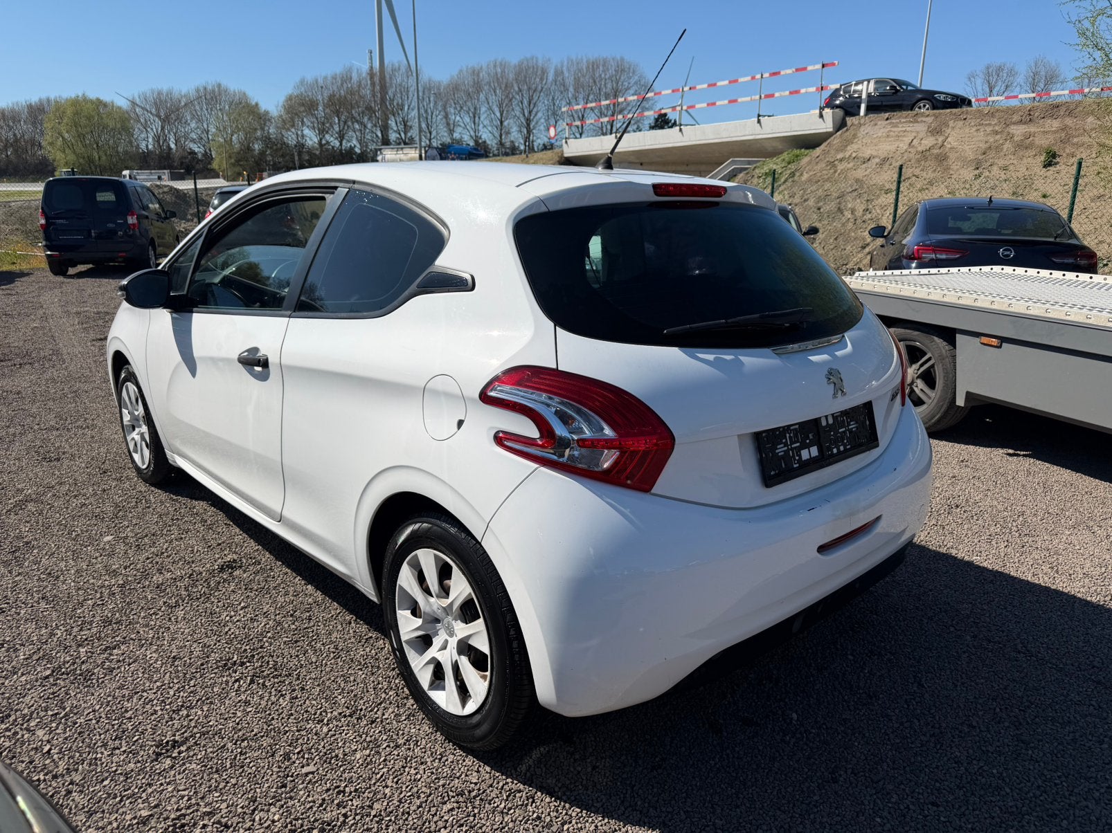 Peugeot 208 - Benzine - meeneemprijs !, 1199 cc, Bedrijf, 5 zetels, 3 deurs