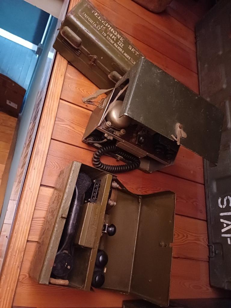 3 Britse veldtelefoons wo2, Verzamelen, Militaria | Tweede Wereldoorlog, Ophalen, Landmacht, Overige typen