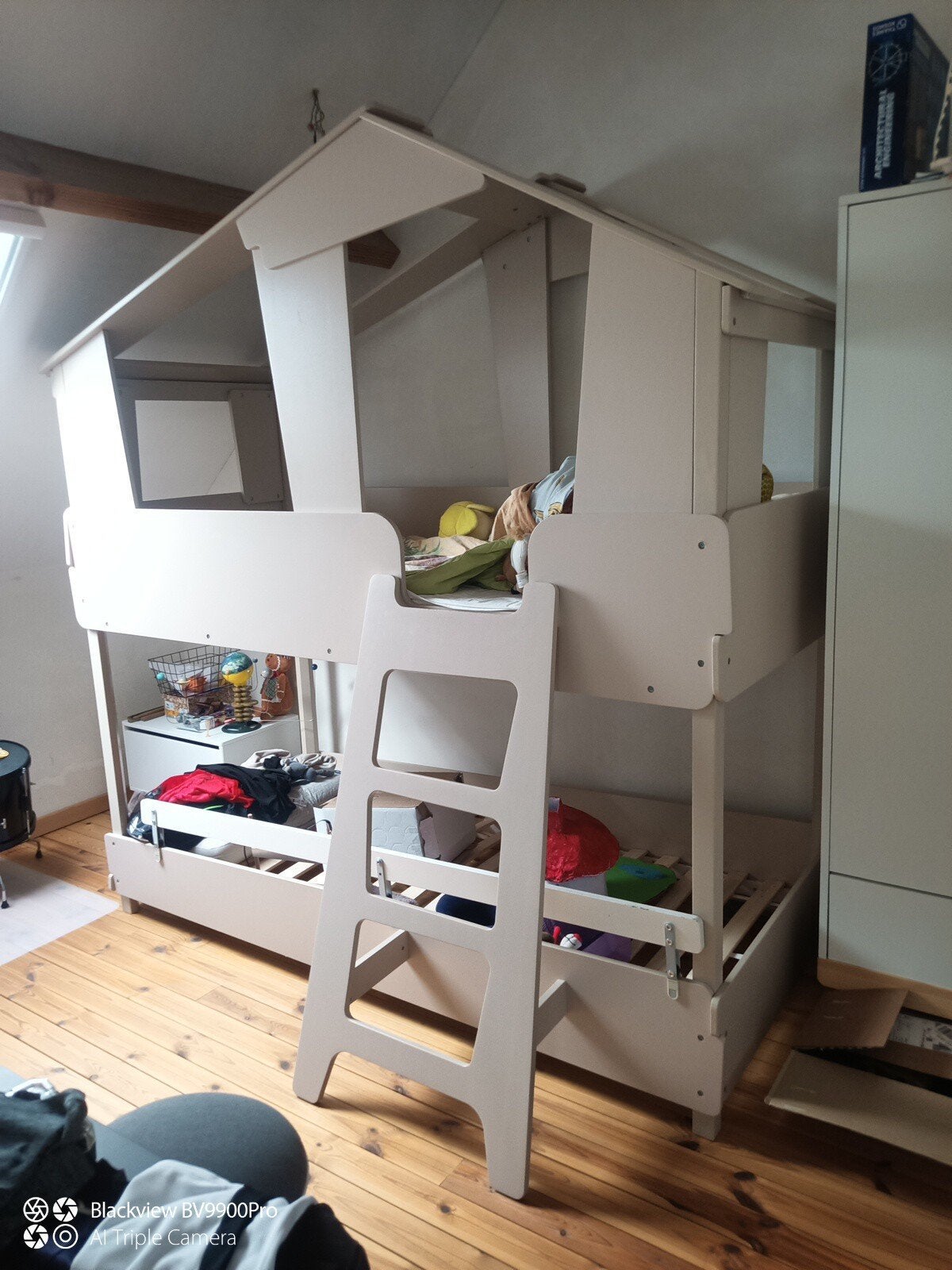 Dubbel bed hout reeds afgebroken, Ophalen