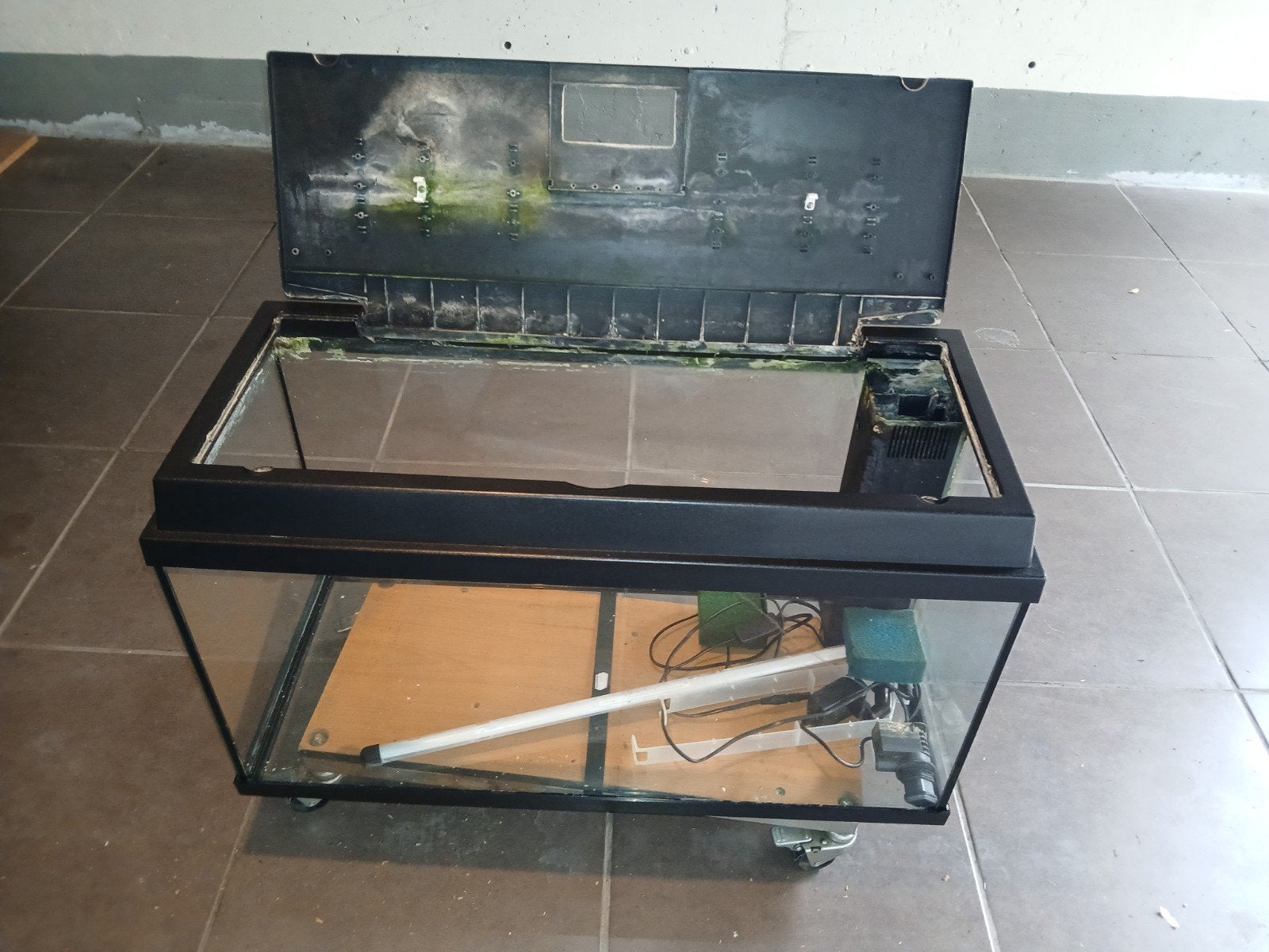 aquarium juwel a rafrechir, Pompe, Aquarium vide, Enlèvement, Utilisé