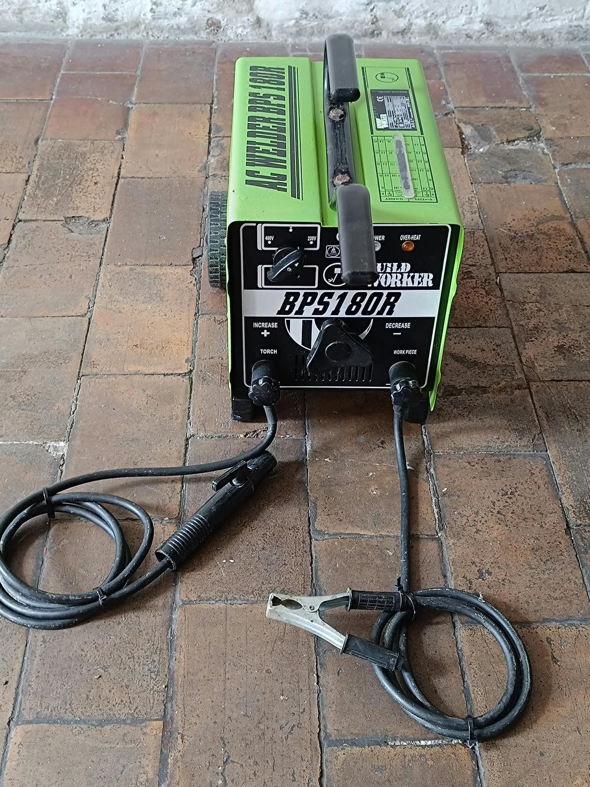 Poste à souder 180 Ampères sur roues .  ÉTAT NEUF !, Bricolage & Construction, Enlèvement, Neuf, 150 à 250 ampères, Électrodes