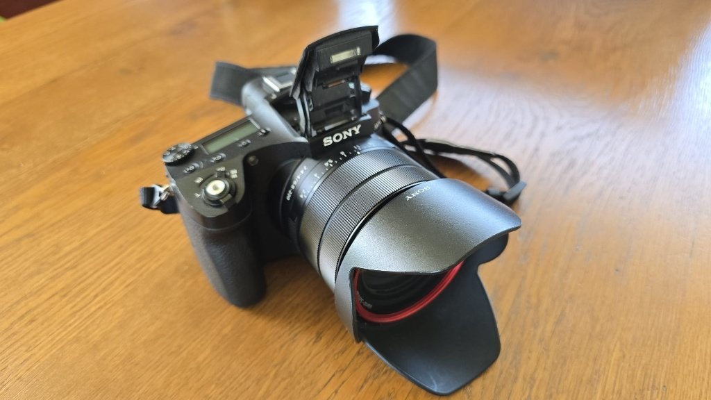 Sony RX10 Mark IV bridgecamera, Audio, Tv en Foto, Kantelbaar/draaibaar scherm, Zo goed als nieuw, Sony, 20 megapixels