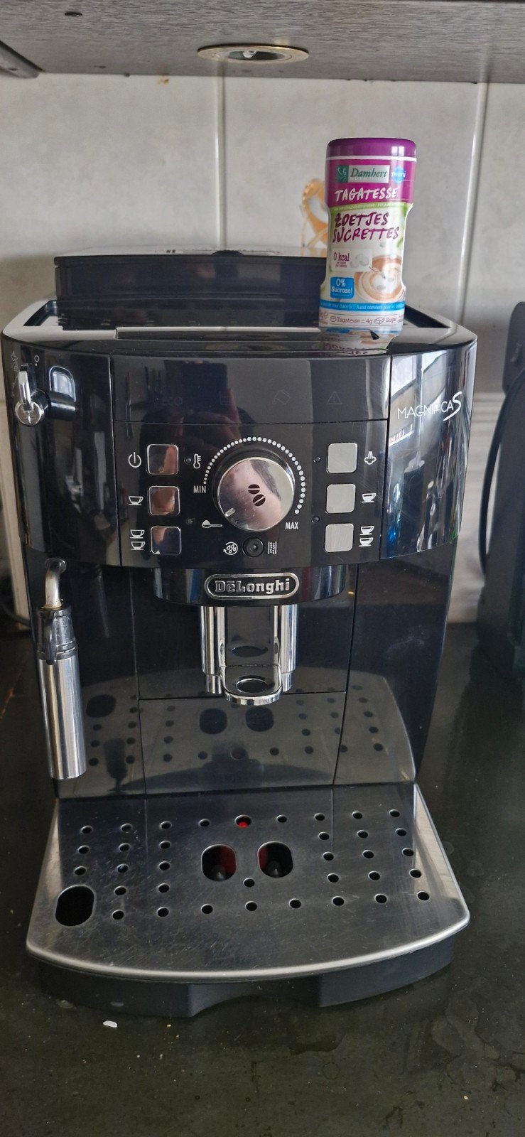 Automatisch Espressomachine van De Longhi, Elektronische apparatuur, Koffiezetapparaten, Ophalen, Gebruikt, Koffiemachine, 2 tot 4 kopjes