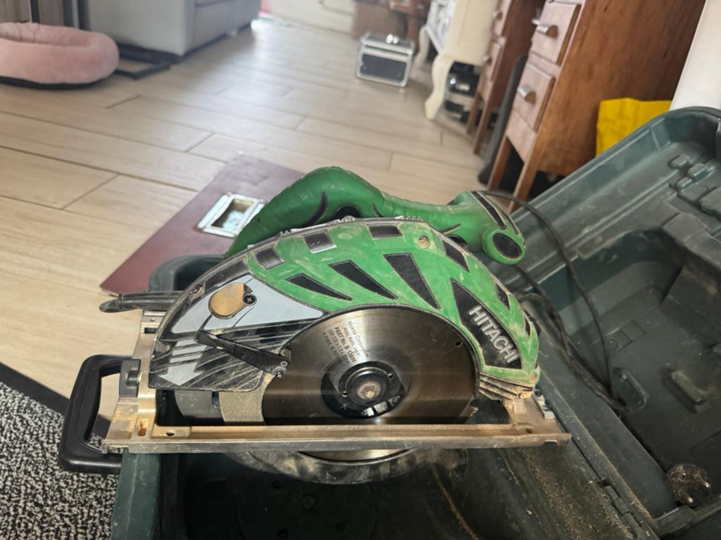 Sci circulaire Hitachi, 1200 watts ou plus, 30 à 70 mm, Comme neuf, Enlèvement